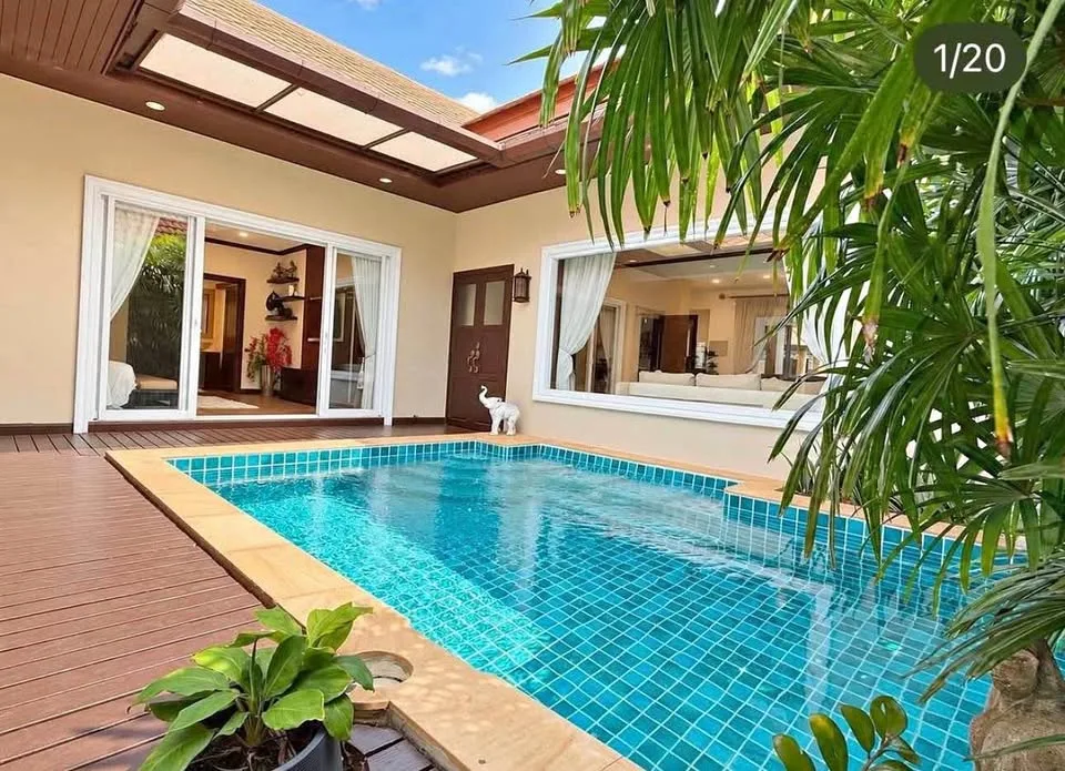 Private Poolvilla mit 4 Schlafzimmern zur Miete in Rawai–Nai Harn