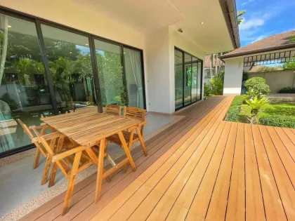 Private Pool Villa mit 3 Schlafzimmern und 4 Bädern in Cherng Talay