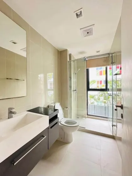 Apartamento de 2 dormitorios y 2 baños en alquiler en The Deck Patong