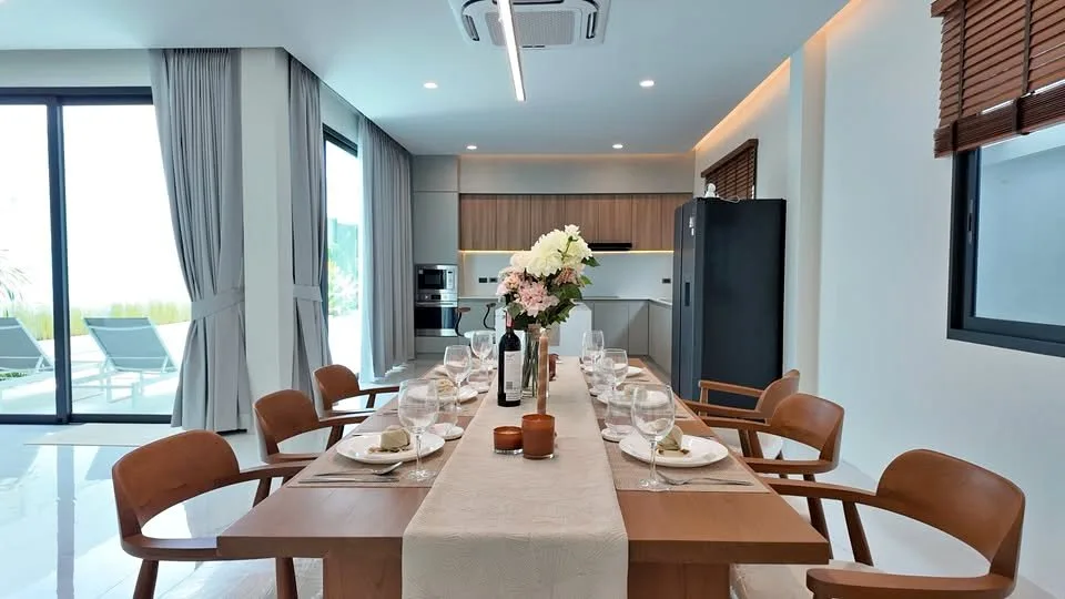Amplia y moderna villa con piscina de 5 habitaciones en alquiler en Rawai