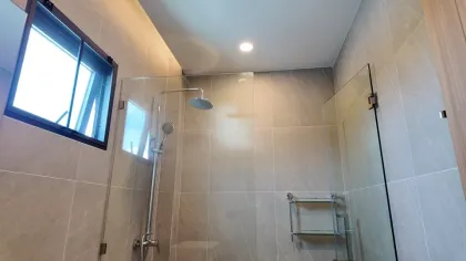 Amplia y moderna villa con piscina de 5 habitaciones en alquiler en Rawai