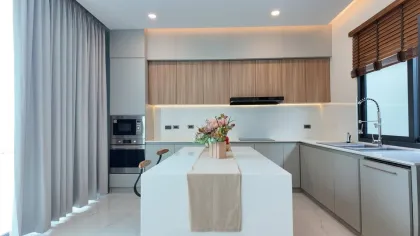 Amplia y moderna villa con piscina de 5 habitaciones en alquiler en Rawai