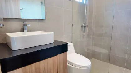 Amplia y moderna villa con piscina de 5 habitaciones en alquiler en Rawai