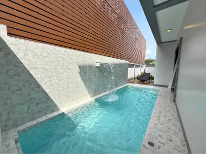 Villa nueva de 3 habitaciones con piscina privada en alquiler en Chalong