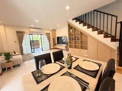 Villa nueva de 3 habitaciones con piscina privada en alquiler en Chalong