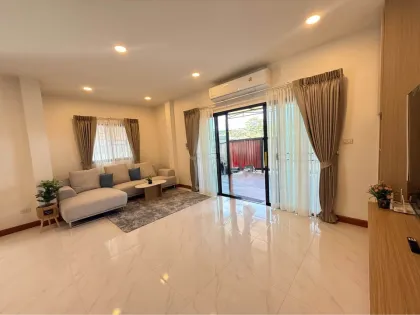 Villa nueva de 3 habitaciones con piscina privada en alquiler en Chalong