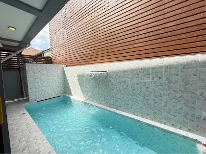 Villa nueva de 3 habitaciones con piscina privada en alquiler en Chalong