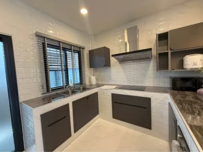 Villa nueva de 3 habitaciones con piscina privada en alquiler en Chalong
