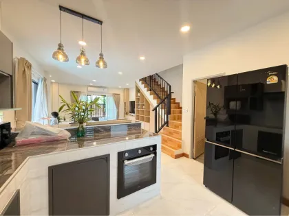 Villa nueva de 3 habitaciones con piscina privada en alquiler en Chalong