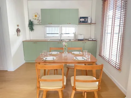 Maison en coin de 2 étages avec 3 chambres et 2 salles de bain à louer à Pa Khlong Chiap