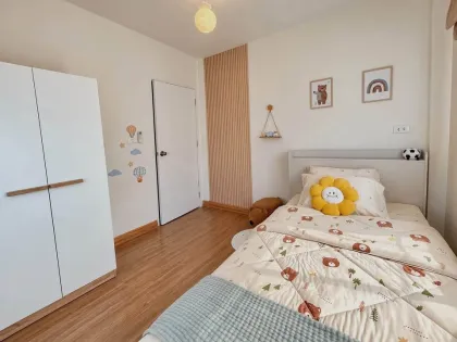 Maison en coin de 2 étages avec 3 chambres et 2 salles de bain à louer à Pa Khlong Chiap