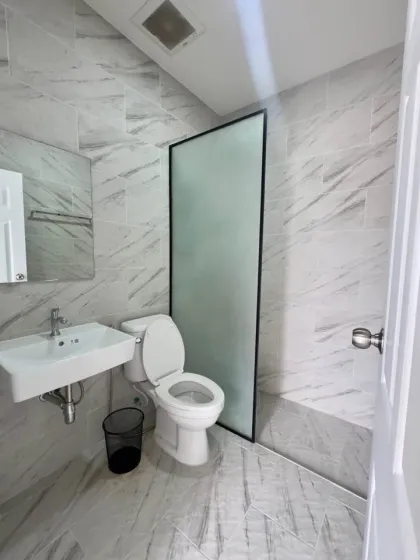 Villa de 3 habitaciones en alquiler en Chalong con piscina y seguridad
