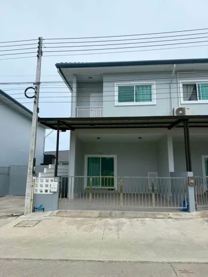 Villa de 3 habitaciones en alquiler en Chalong con piscina y seguridad