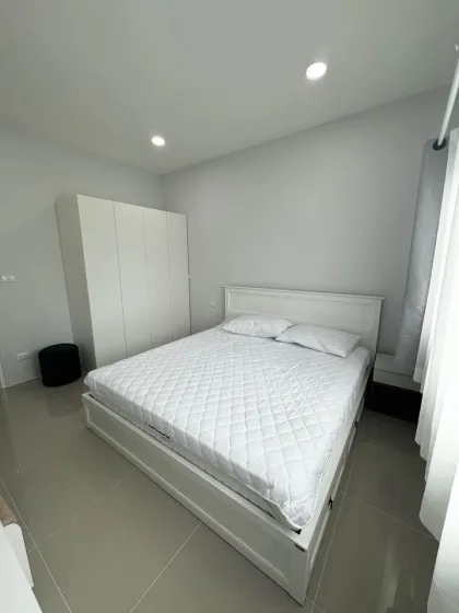 Villa de 3 habitaciones en alquiler en Chalong con piscina y seguridad