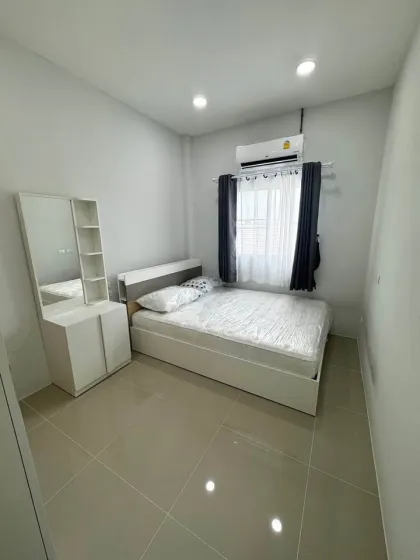 Villa de 3 habitaciones en alquiler en Chalong con piscina y seguridad