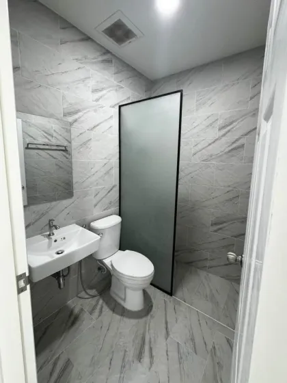 Villa de 3 habitaciones en alquiler en Chalong con piscina y seguridad