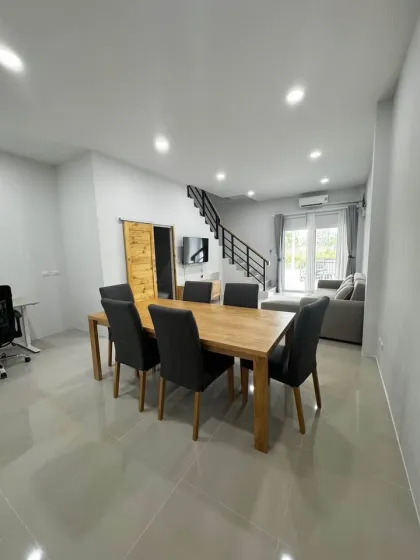 Villa de 3 habitaciones en alquiler en Chalong con piscina y seguridad