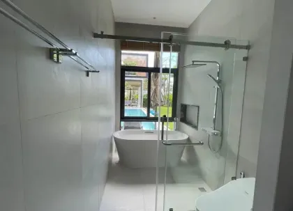 Moderne Luxus-Poolvilla zur Miete in Koh Kaew