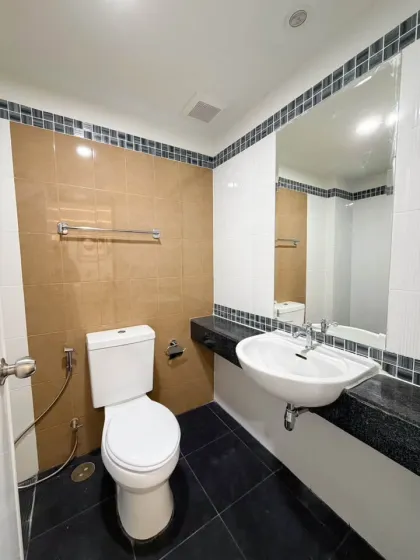 Neu renovierte 1-Zimmer-Wohnung mit 1 Bad im Ratchaporn Condo, Kathu, Phuket