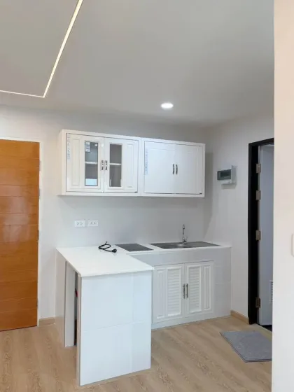 Neu renovierte 1-Zimmer-Wohnung mit 1 Bad im Ratchaporn Condo, Kathu, Phuket
