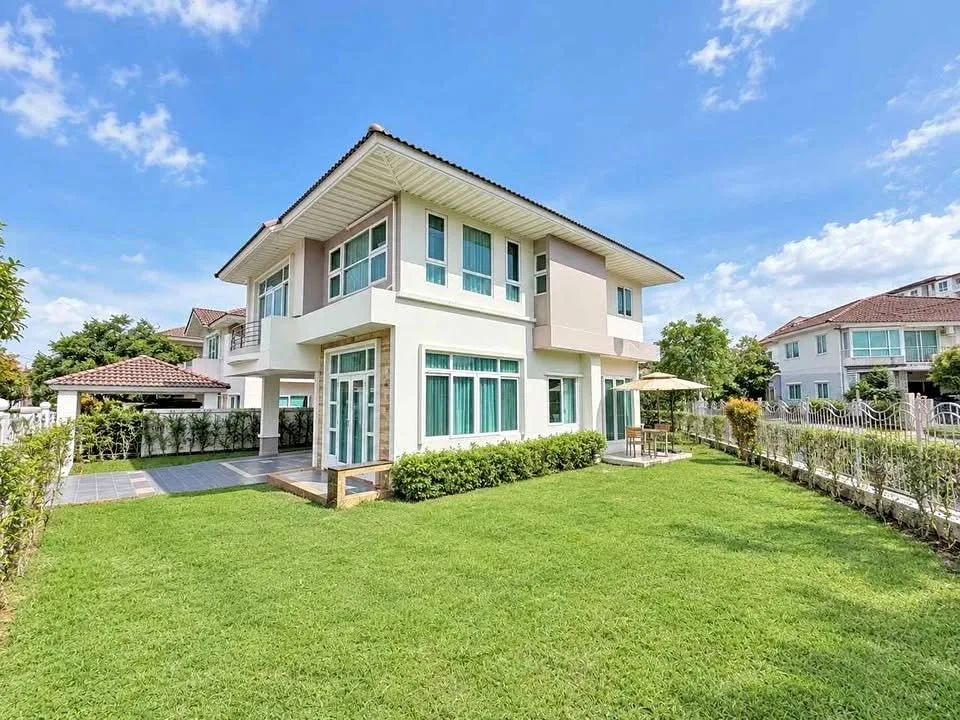 Villa familiar de 4 habitaciones y 3 baños en alquiler en Koh Kaew