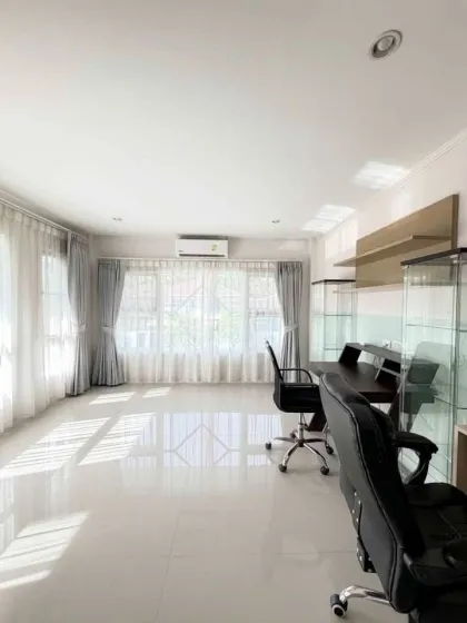 บ้านวิลล่า 4 ห้องนอน 3 ห้องน้ำ ให้เช่าในเกาะแก้ว