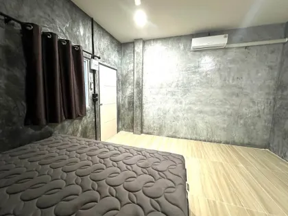 坡县So Phaniang 1区1卧1卫排屋出租