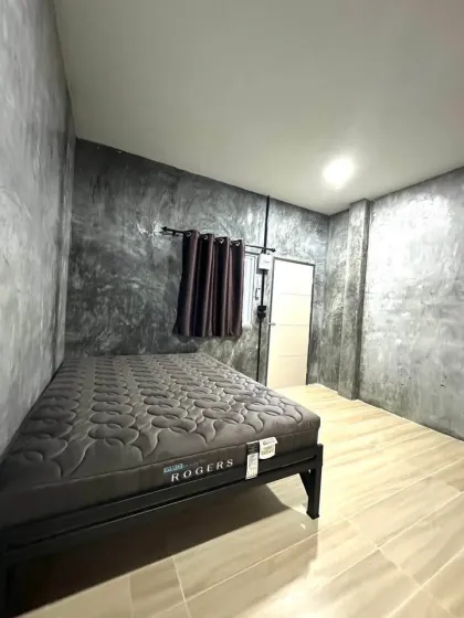 坡县So Phaniang 1区1卧1卫排屋出租