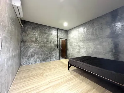 坡县So Phaniang 1区1卧1卫排屋出租