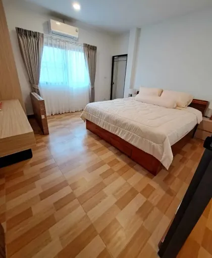 Villa privada con piscina de 3 dormitorios en alquiler en Chalong