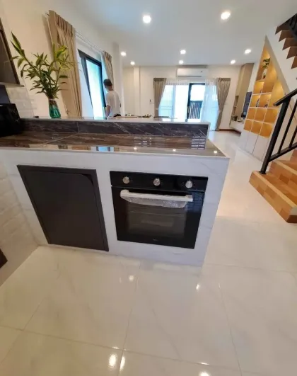 Villa privada con piscina de 3 dormitorios en alquiler en Chalong