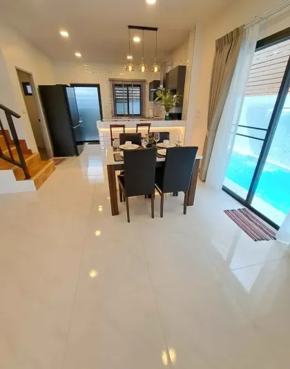 Villa privada con piscina de 3 dormitorios en alquiler en Chalong