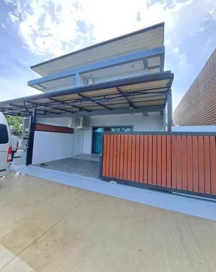 Villa privada con piscina de 3 dormitorios en alquiler en Chalong
