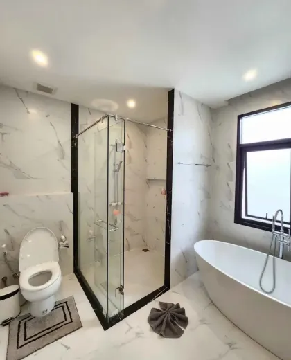 Nueva villa moderna de 3 dormitorios con piscina en Rawai