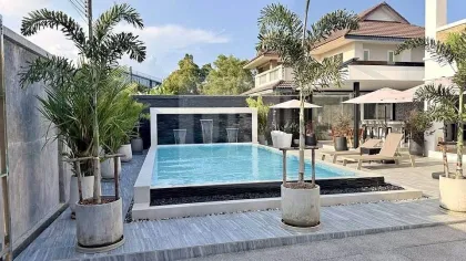 Villa con piscina de 3 habitaciones y 3 baños en alquiler en Kathu