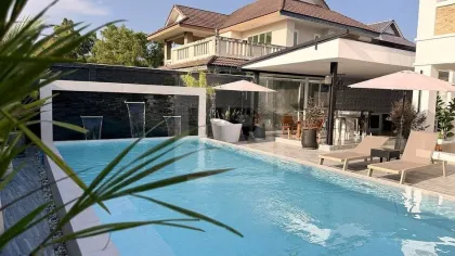 Villa con piscina de 3 habitaciones y 3 baños en alquiler en Kathu