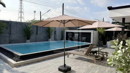 Villa con piscina de 3 habitaciones y 3 baños en alquiler en Kathu