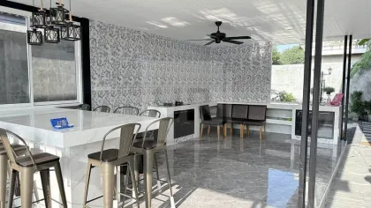 Villa con piscina de 3 habitaciones y 3 baños en alquiler en Kathu