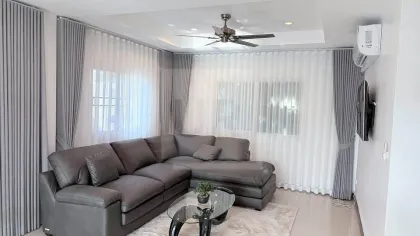Villa con piscina de 3 habitaciones y 3 baños en alquiler en Kathu