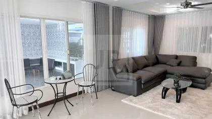 Villa con piscina de 3 habitaciones y 3 baños en alquiler en Kathu