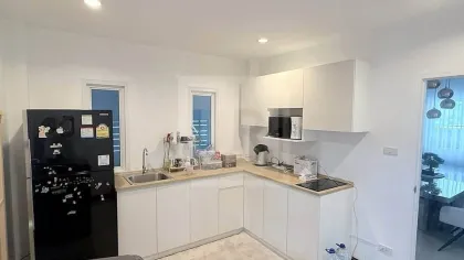 Villa con piscina de 3 habitaciones y 3 baños en alquiler en Kathu