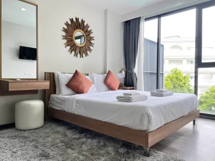 อพาร์ตเมนต์ 2 ห้องนอนให้เช่าที่ The Deck Patong Condo