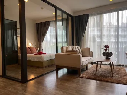 อพาร์ตเมนต์ 2 ห้องนอนให้เช่าที่ The Deck Patong Condo