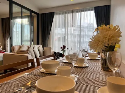 อพาร์ตเมนต์ 2 ห้องนอนให้เช่าที่ The Deck Patong Condo