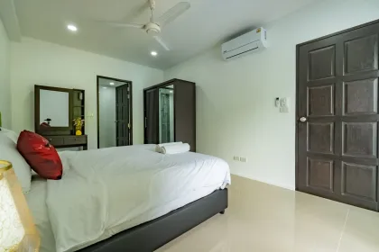 Villa con piscina y vista al valle de 3 habitaciones, Chalong