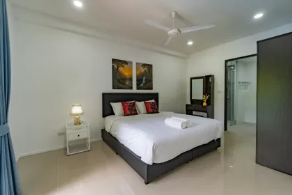 Villa con piscina y vista al valle de 3 habitaciones, Chalong