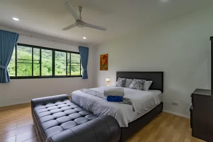 Villa con piscina y vista al valle de 3 habitaciones, Chalong