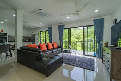 Villa con piscina y vista al valle de 3 habitaciones, Chalong