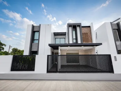 Villa moderne de luxe avec piscine à louer à Chalong