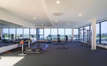 อพาร์ตเมนต์ 2 ห้องนอน วิวภูเขา ที่ราไวย์
